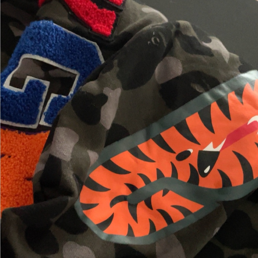 New bape hoodie not used comes with bag